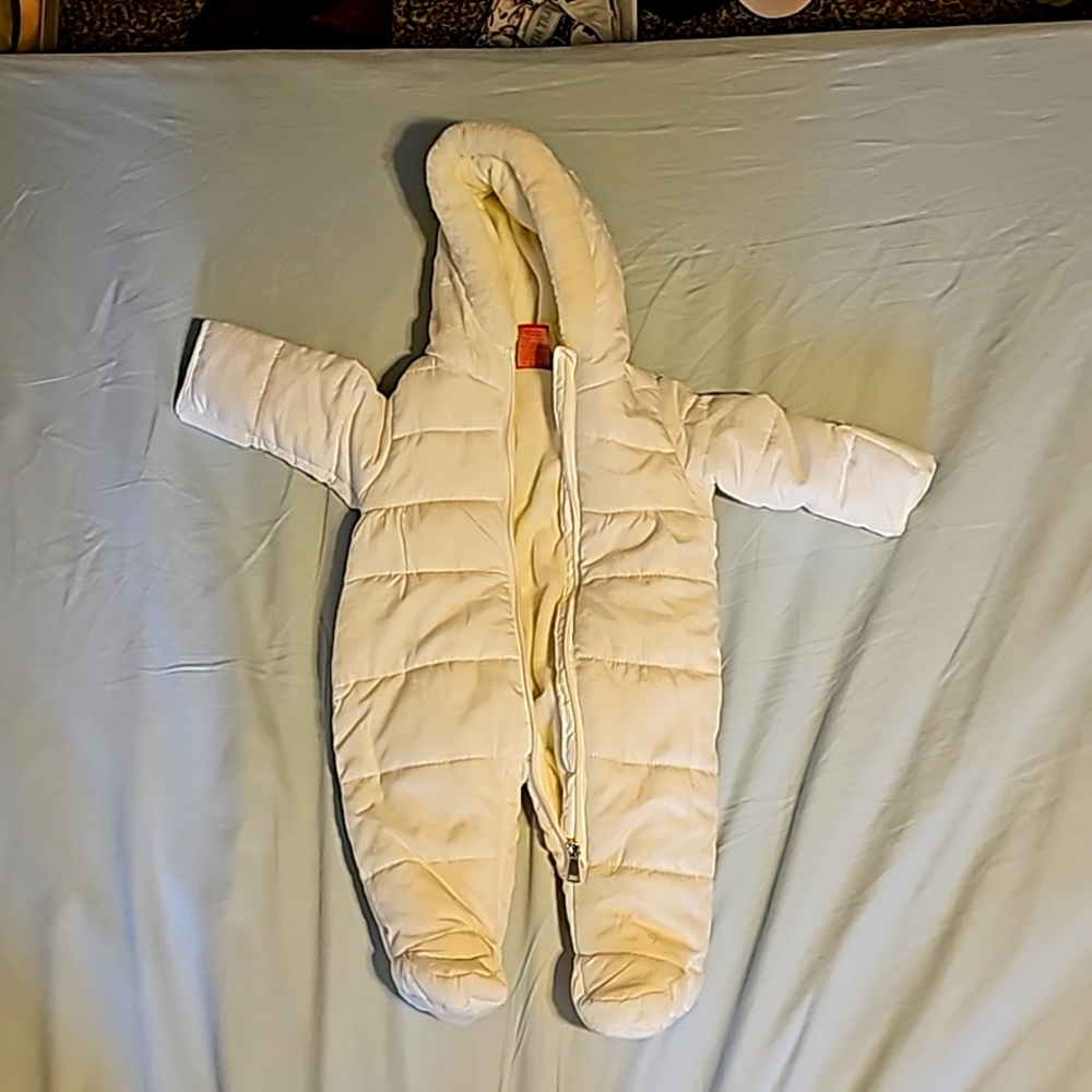 White snow suit 3-6months